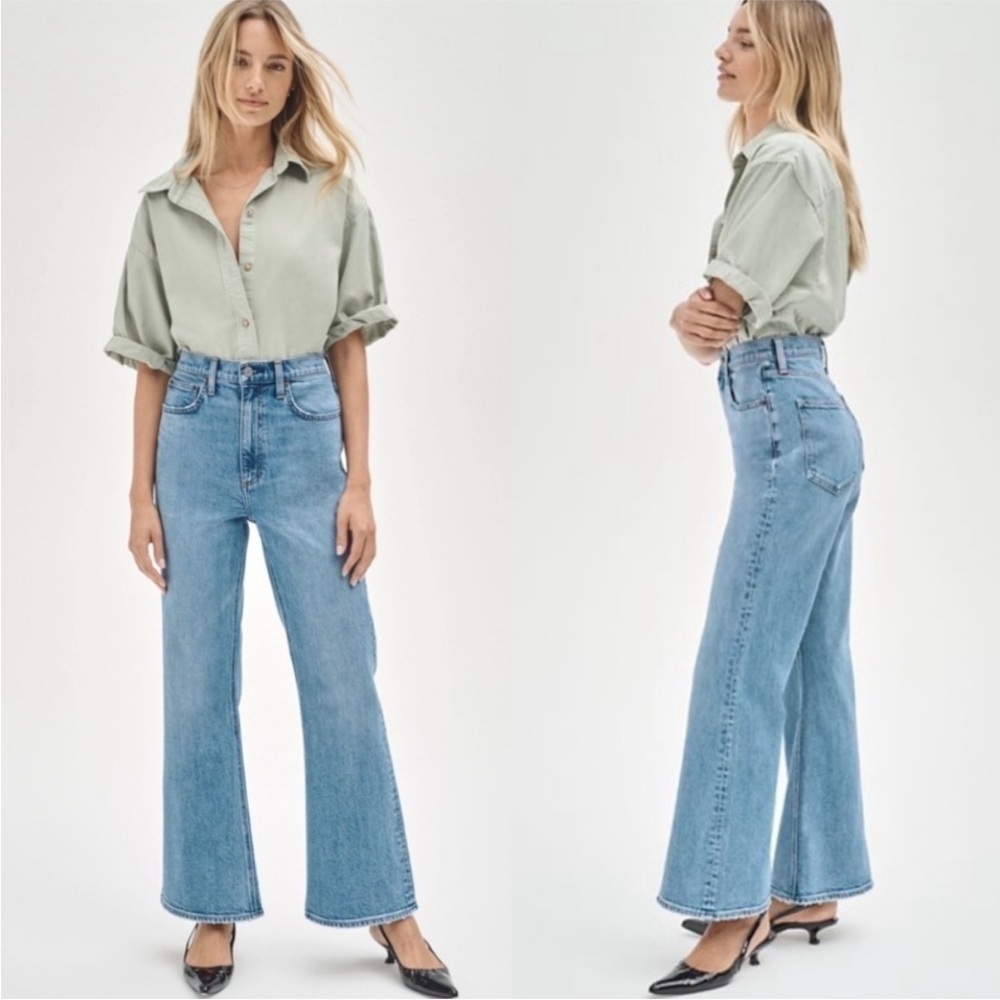 ARITZIA DENIM FORUM The Twiggy High Rise Flare 28” Inseam Medium Wash Jeans